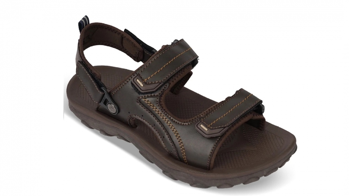 3 Sandal Gunung Outdoor Anti Air Terbaik untuk Hiking, Dijamin Awet dan Nyaman