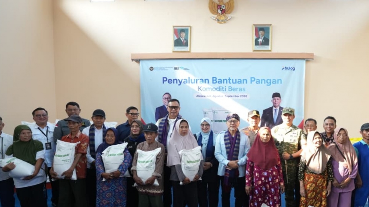 Bulog dan Kemenko Pangan Bagikan Langsung 7.542 Ton Beras Bantuan Pangan di Kediri