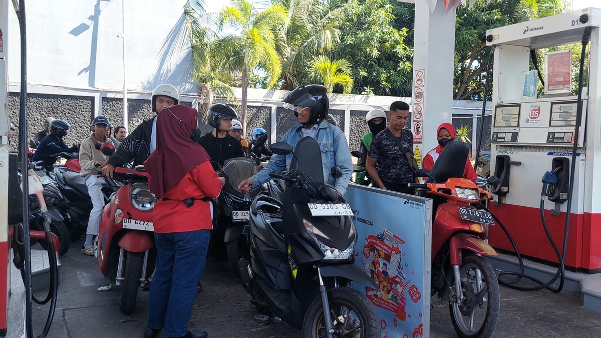 Begini Kondisi Antrean BBM di SPBU Makassar