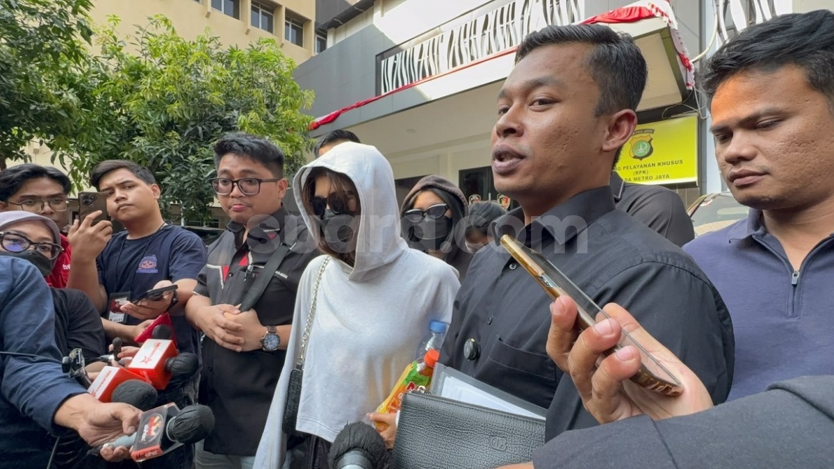 Dicecar 23 Pertanyaan, Korban Dugaan Kekerasan Seksual Betrand Peto Rampung Diperiksa Polisi