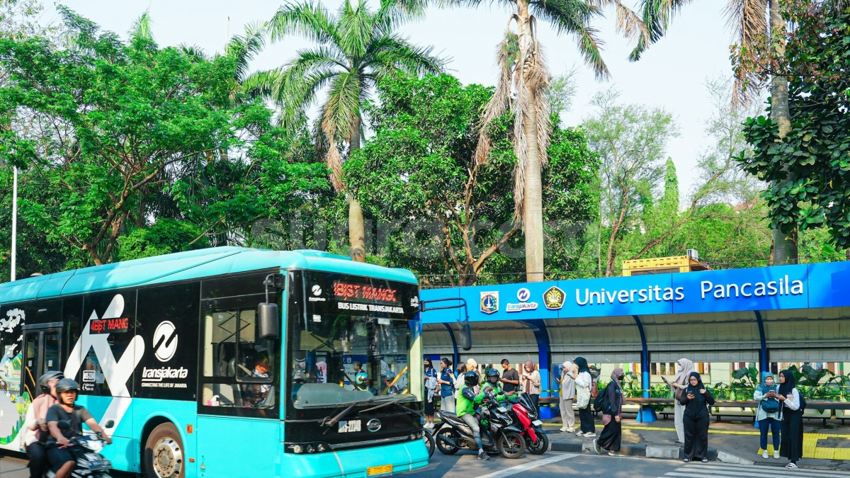 Layani Rute 9H hingga Mikrotrans, Halte Transjakarta Universitas Pancasila Kembali Beroperasi