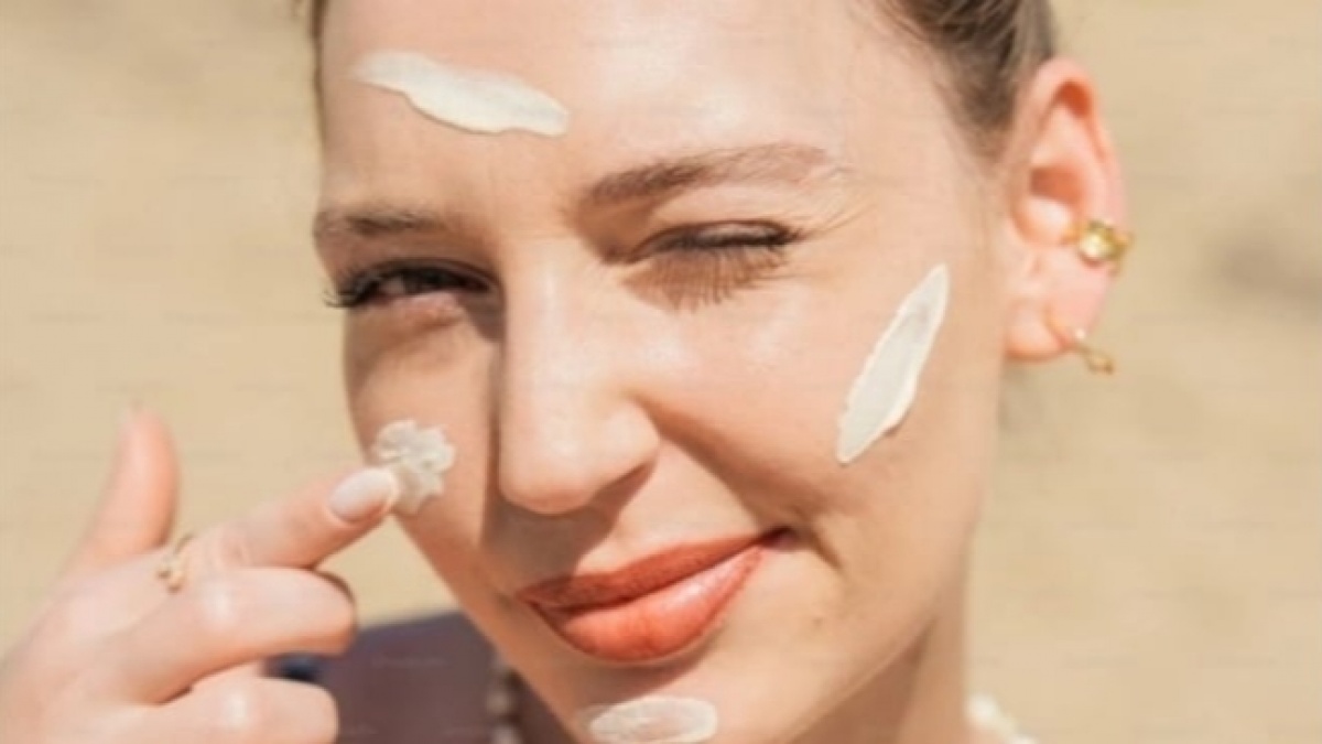 11 Sunscreen Ringan Cepat Meresap untuk Kulit Berminyak