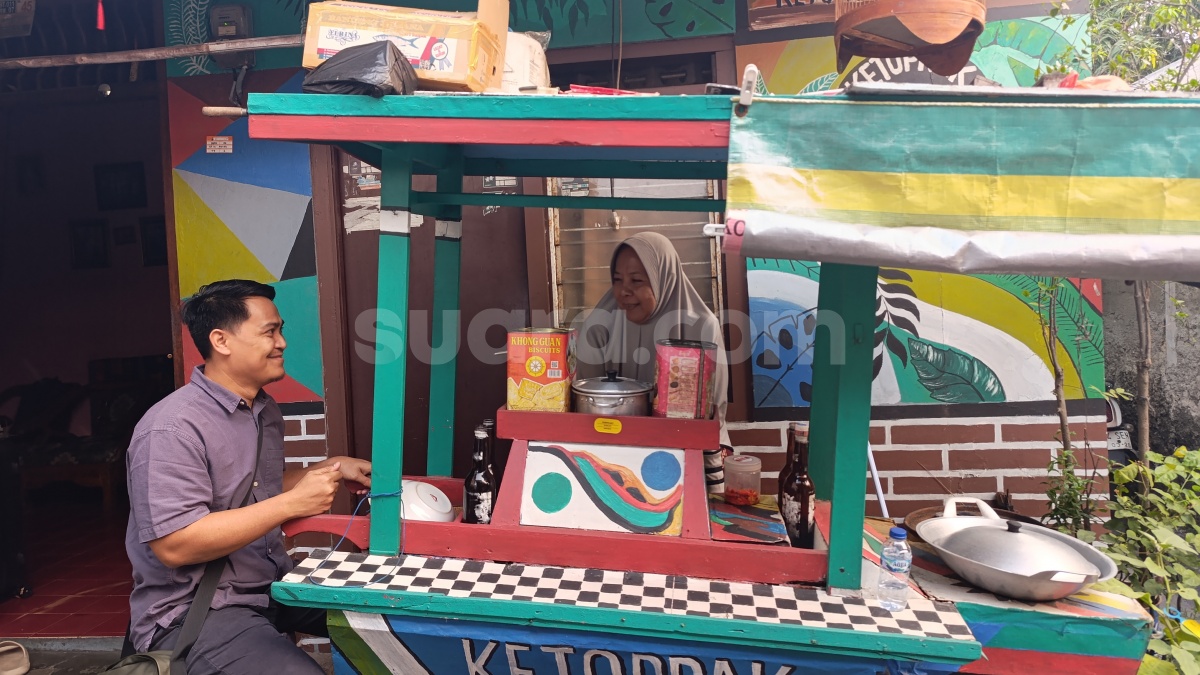 Cerita Pedagang Ketoprak Jualan Sambil Speaking English, Ummi: Saya Ingin Refresh Otak