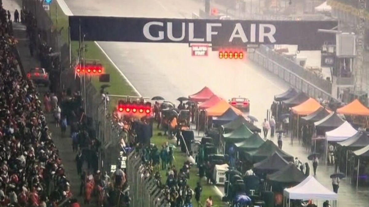 Hujan Deras Guyur Sirkuit Sepang, Start GP Bahrain Ditunda