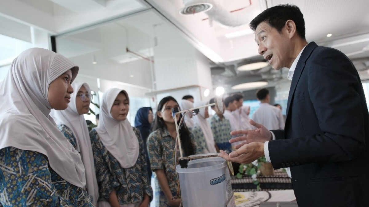 Bukan Sekadar Belajar, Siswa SMA Ini Ubah Masalah Lingkungan Jadi Ide Inovatif