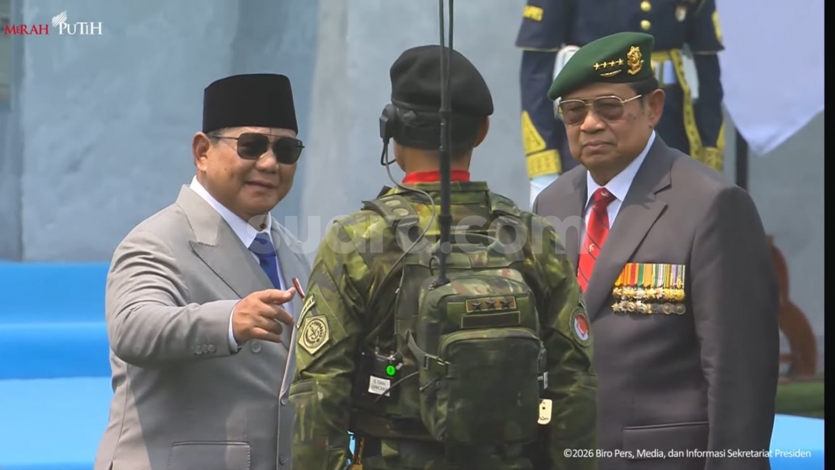 Beda Sikap Prabowo Usai Foto di HUT TNI: Salami SBY dan Komandan Upacara, tapi Tidak dengan Jokowi