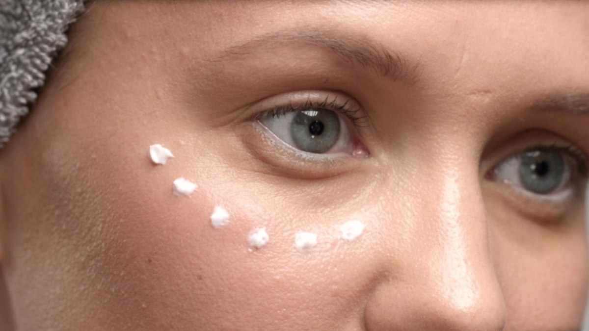 5 Eye Cream Retinol Terbaik untuk Samarkan Garis Halus Usia 30 Tahun ke Atas