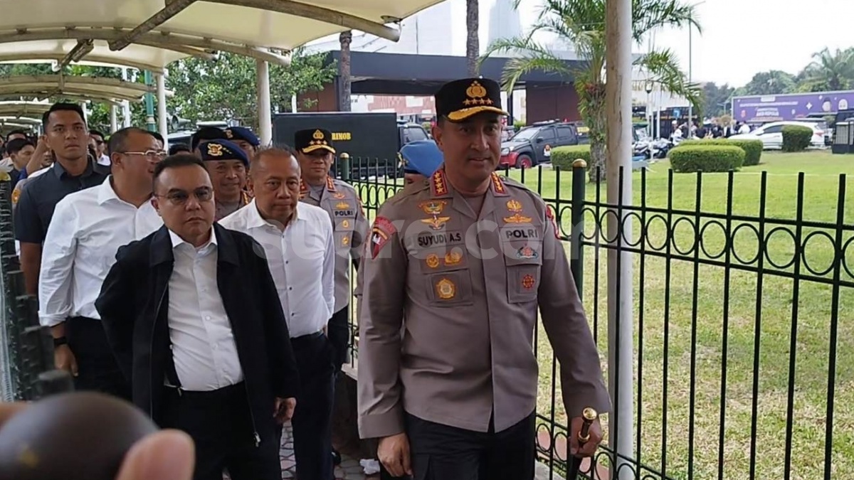 Kapolri Temui Buruh di Depan DPR, Minta Aksi Tertib Usai UU Ketenagakerjaan Disahkan