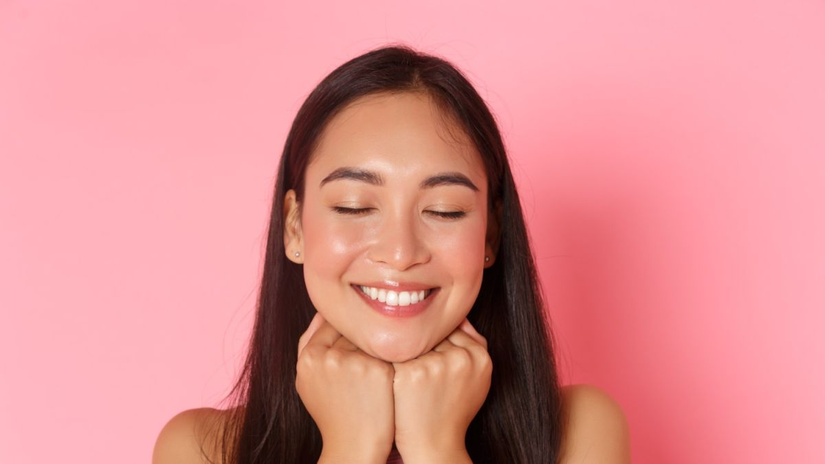 Apakah Air Mawar Bisa Bikin Wajah Glowing?