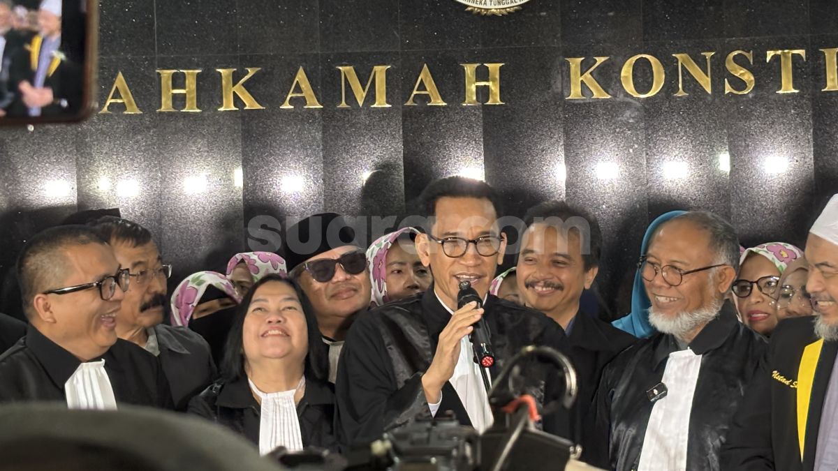 Tak Berhenti di MK, Refly Harun Cs Bersiap Ajukan Pemakzulan Gibran ke DPR!