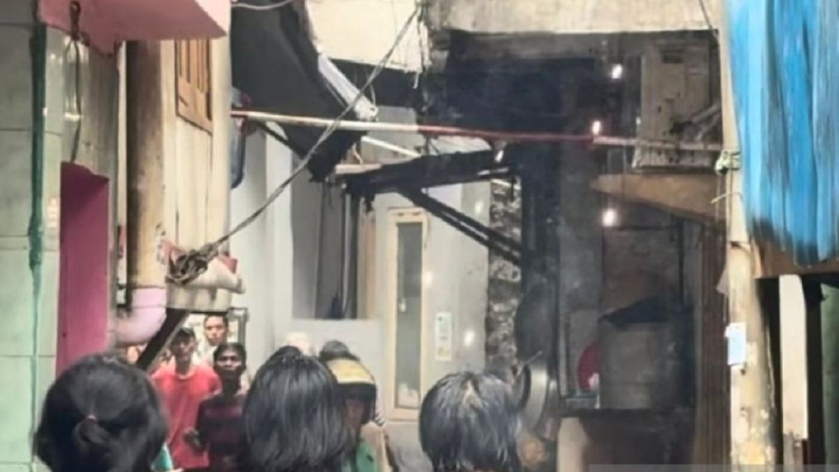 Kebakaran Hebat di Kampung Melayu: Dipicu Korsleting Listrik, 17 Rumah Ludes