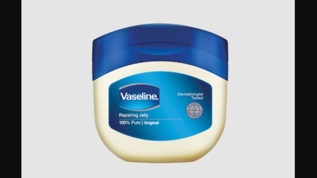 Vaseline Petroleum Jelly Bisa untuk Apa Saja? Cek 10 Manfaat dan Cara Pakainya