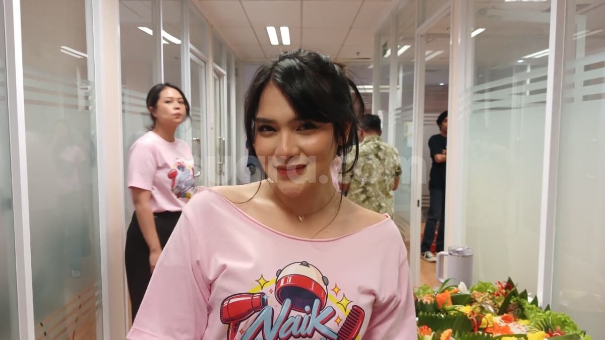 Sinopsis Film Naik Level: Ambisi Davina Karamoy Bawa Salon Kampung Menembus Kelas Mewah