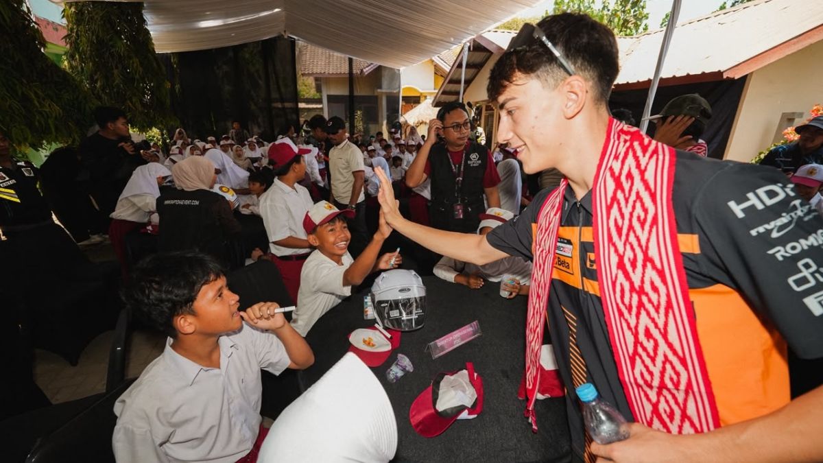 Helm, Cita-cita, dan Cerita Balap: 4 Momen Istimewa Pembalap Saat Kunjungi SD di Mandalika
