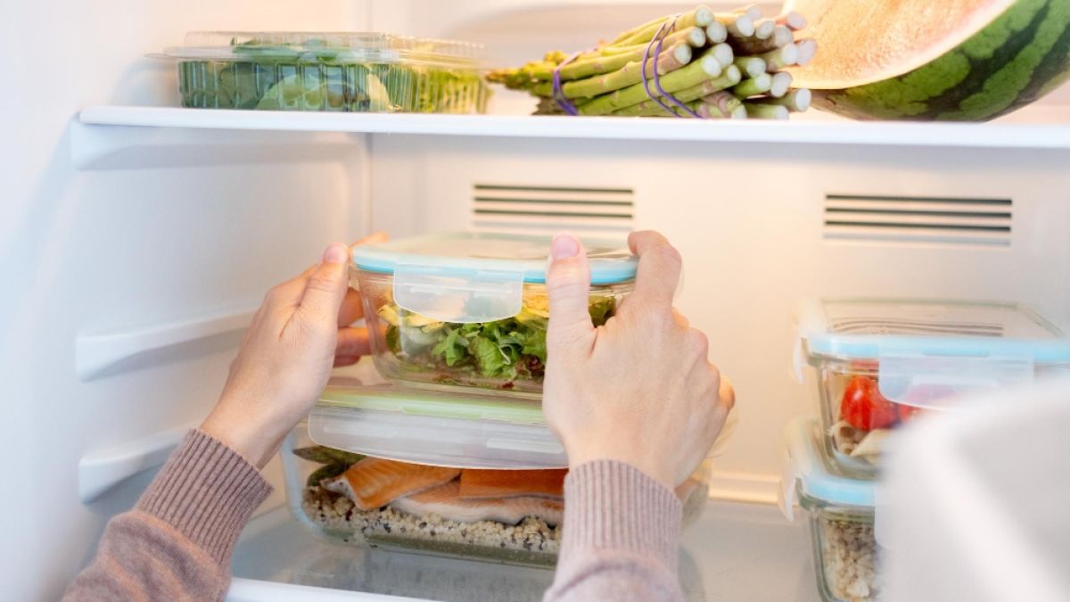 5 Bahan Alami Penghilang Bau Kulkas yang Ampuh dan Aman untuk Makanan
