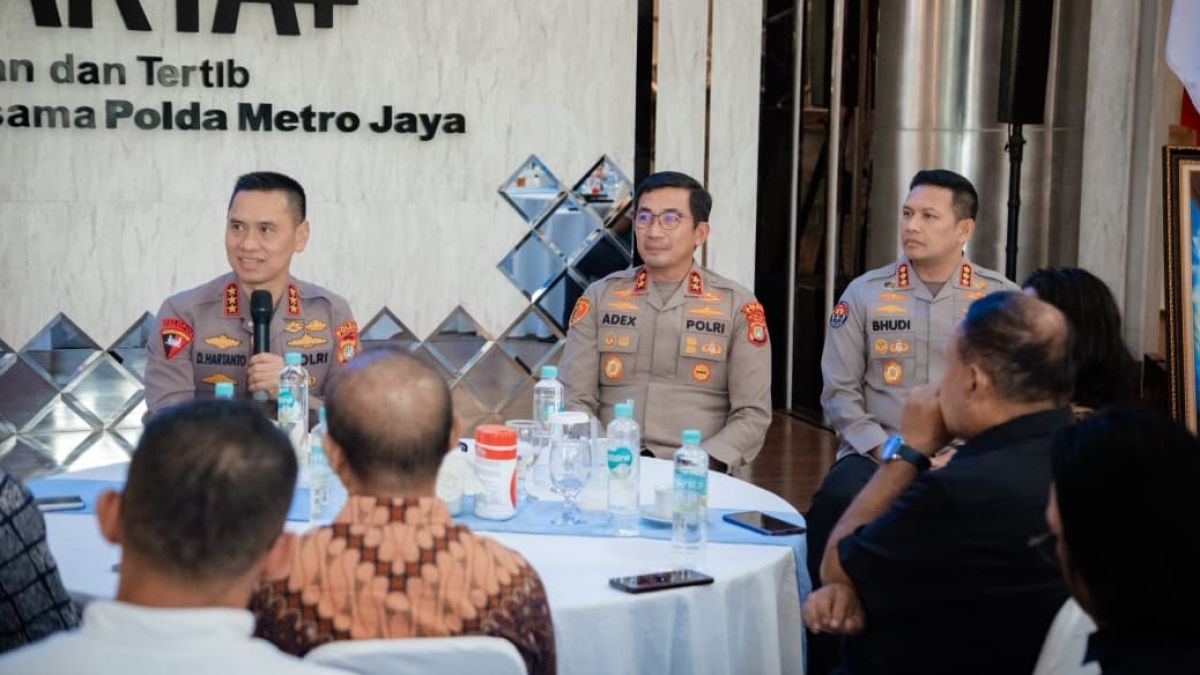 Komitemen Tingkatkan Pelayanan, Kapolda Metro Jaya Buka Nomor WA untuk Aduan Warga