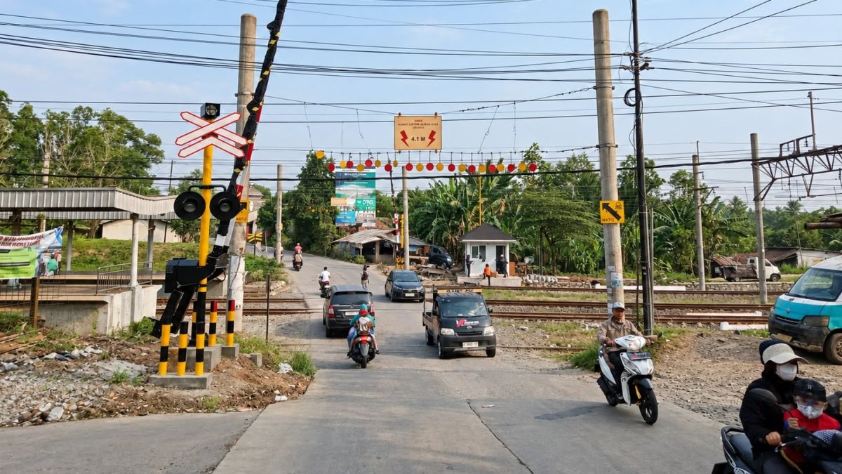 Tekan Risiko Kecelakaan! Petugas Bersertifikat Disiagakan di 5 Perlintasan Rel Bekasi dan Tangerang