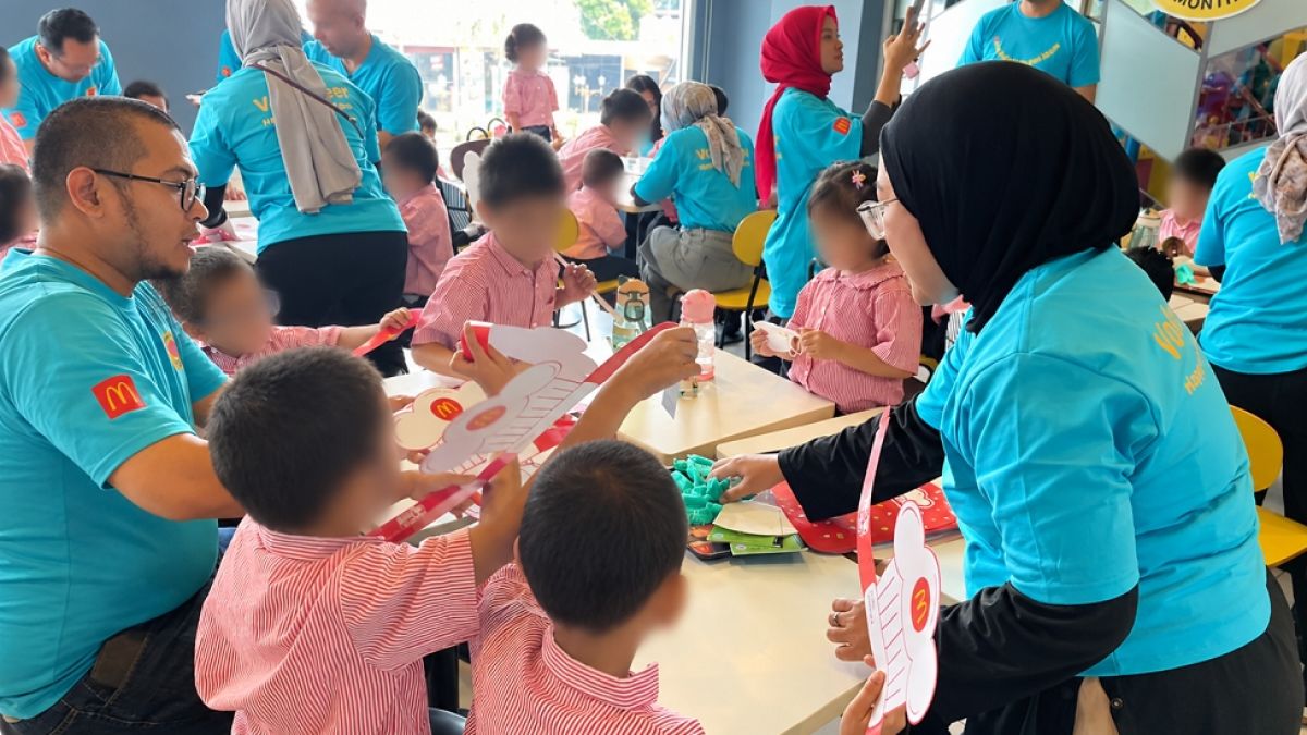 Sehari Jadi Kakak Bimbing, Karyawan dan Jurnalis Temani Ribuan Anak Marginal Bermain dan Belajar