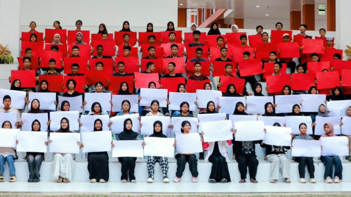 Gus Ipul Ajak Ratusan Siswa Sekolah Rakyat Berkomitmen Tolak Perundungan