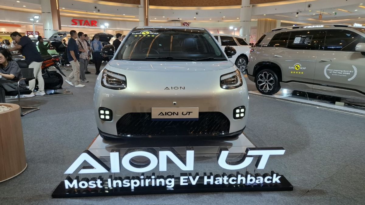 GAC Indonesia Resmi Kenalkan Mobil Listrik AION UT Urban di Bekasi