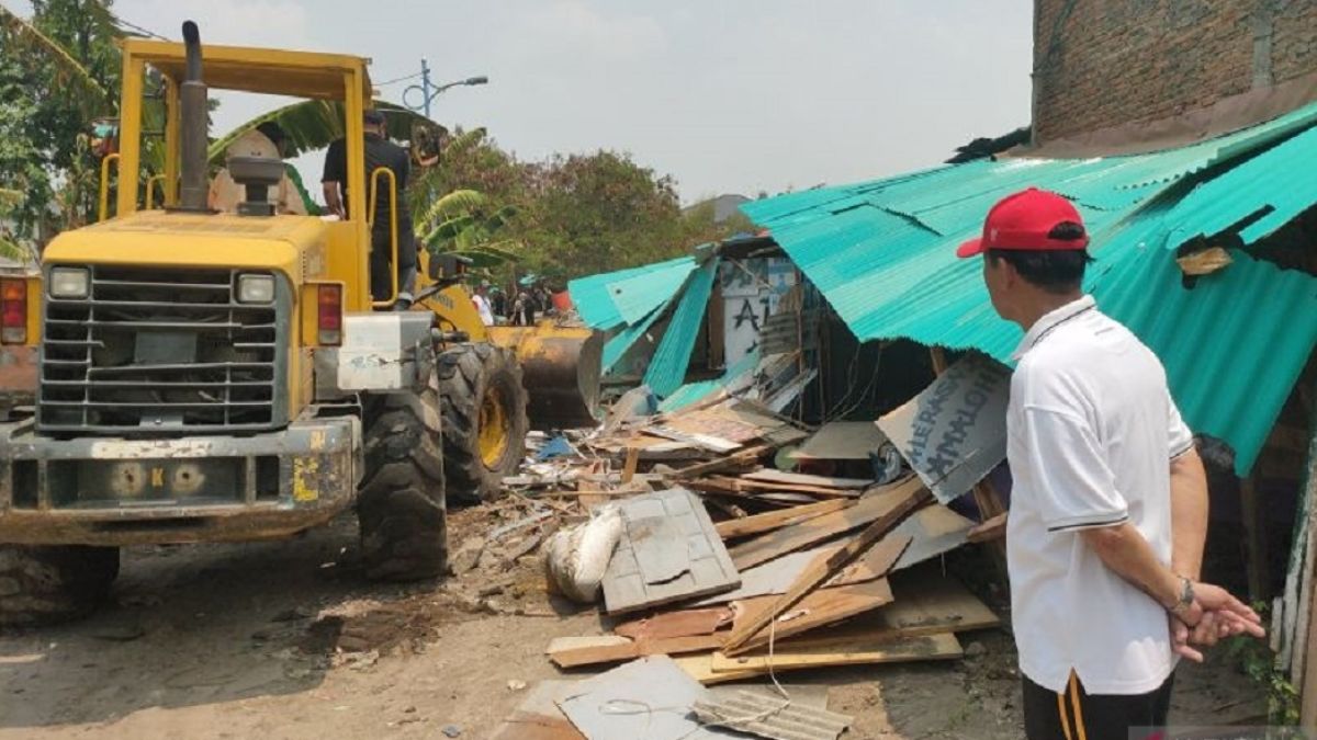 Ekskavator Diterjunkan, Puluhan Lapak Narkoba di Kampung Ambon Diratakan