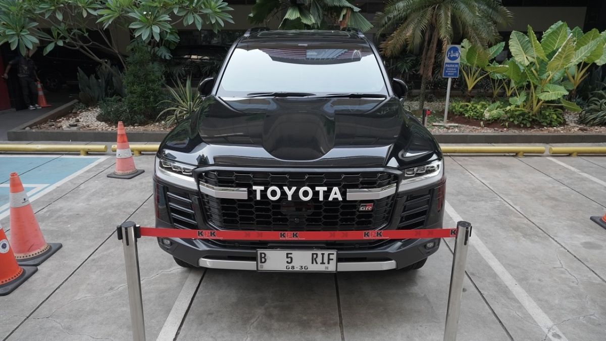 KPK Sita Mobil Land Cruiser Milik Orang Kepercayaan Nusron Wahid