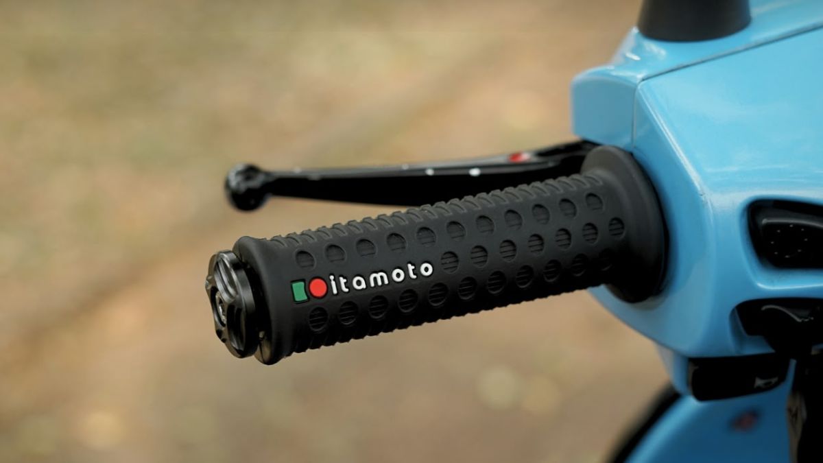 Itamoto Luncurkan Dots Handgrip untuk Skutik Premium