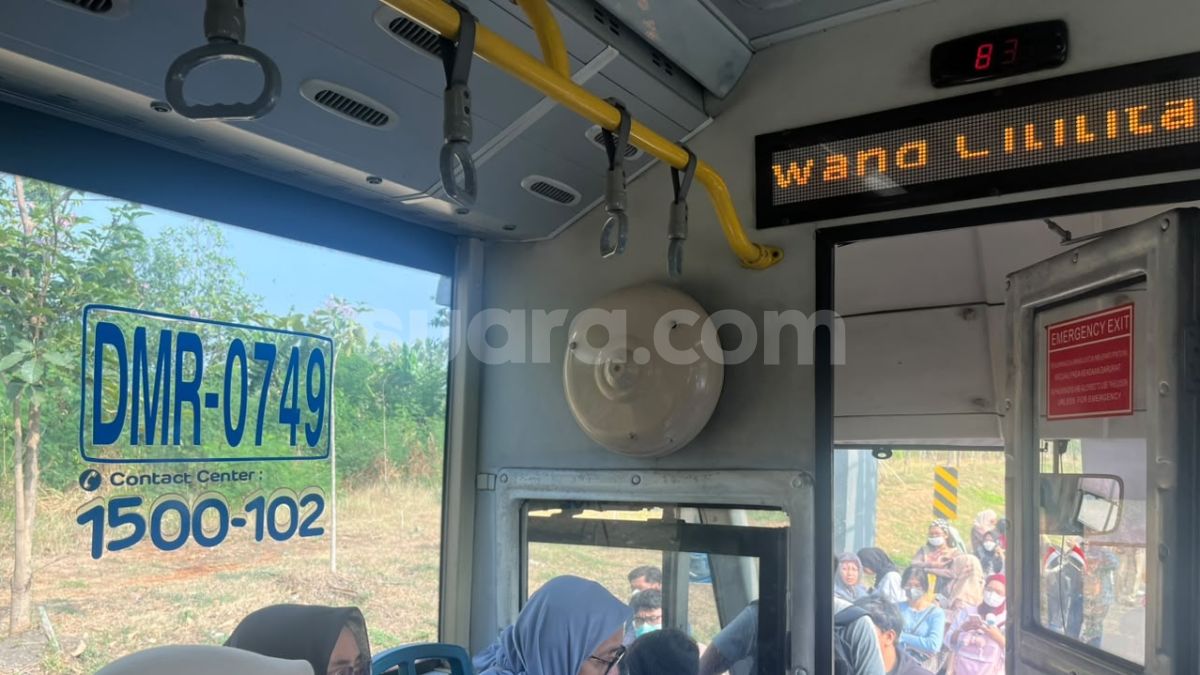 Kronologi Transjakarta Koridor 7C Keluarkan Asap di Tol, Penumpang Terlantar