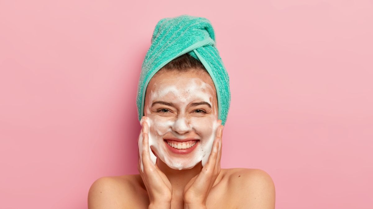 Apakah Sabun Cuci Muka yang Mengandung Retinol Aman Digunakan Setiap Hari?