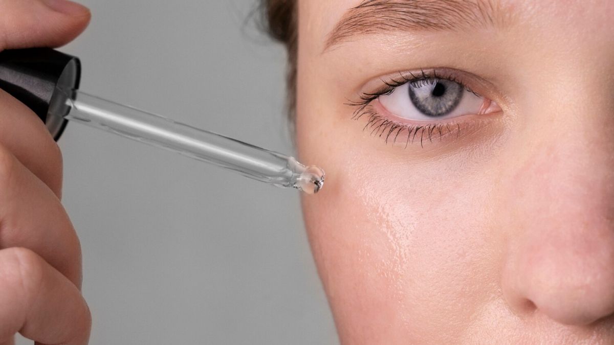 Apakah Retinol Bisa Menghilangkan Bekas Jerawat dan Flek Hitam?