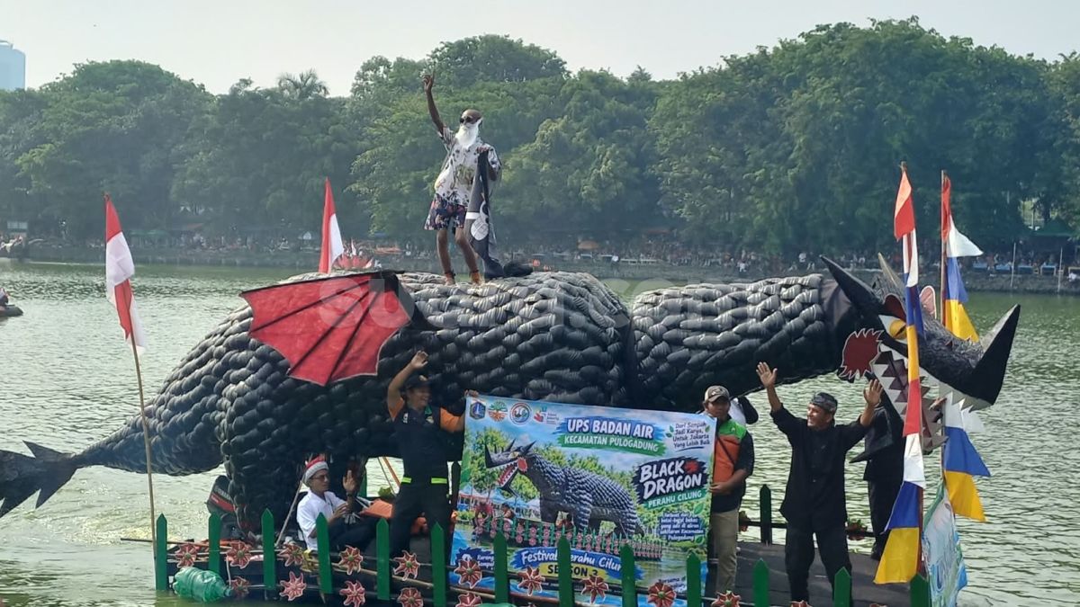 Sampah Plastik Disulap Jadi Perahu Unik, Festival Cilung Bikin Warga Terpukau