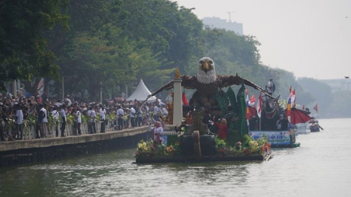 Jadi Pengingat Darurat Sampah Jakarta, Puluhan Ribu Botol Plastik Berlayar di Danau Sunter