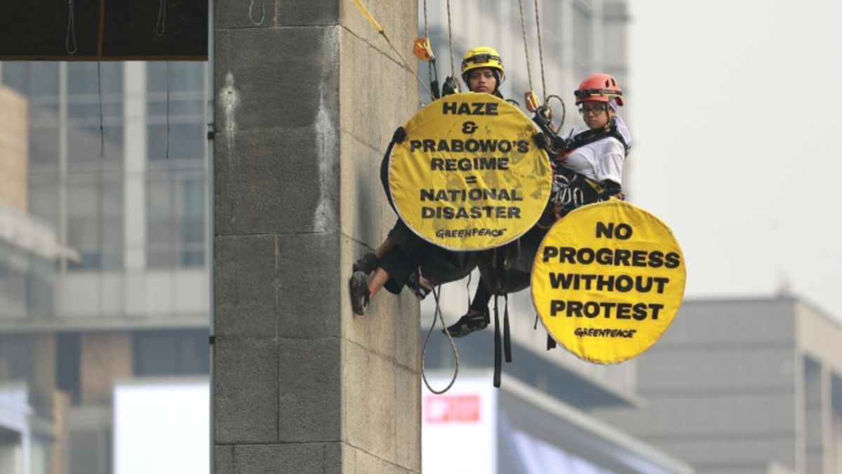 Poster GreenPeace: Kebakaran Hutan dan Rezim Prabowo adalah Bencana Nasional