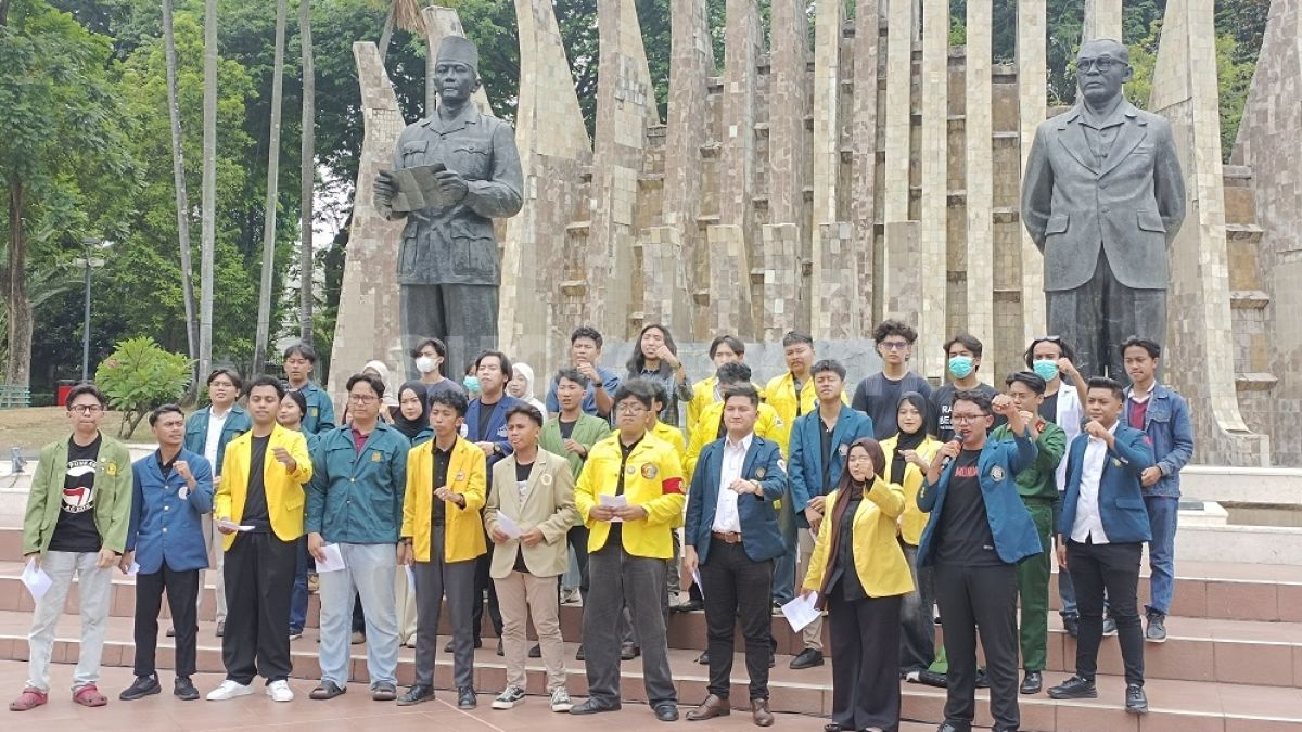 Sebut Rezim 'Gagal Total', Koalisi SADAR Beberkan 5 Rapor Merah Prabowo di Tugu Proklamasi