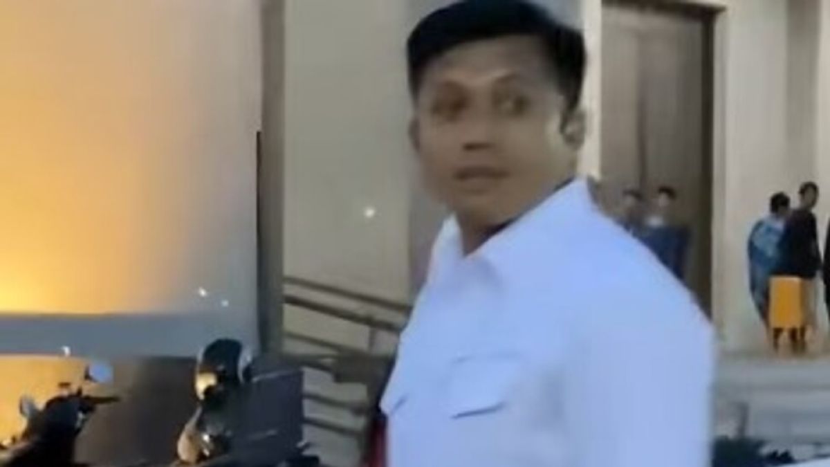 Viral Gaya Jagoan Briptu Asky Rizal Ajudan Rudy Masud Jatuhkan Ponsel dan Tantang Mahasiswa