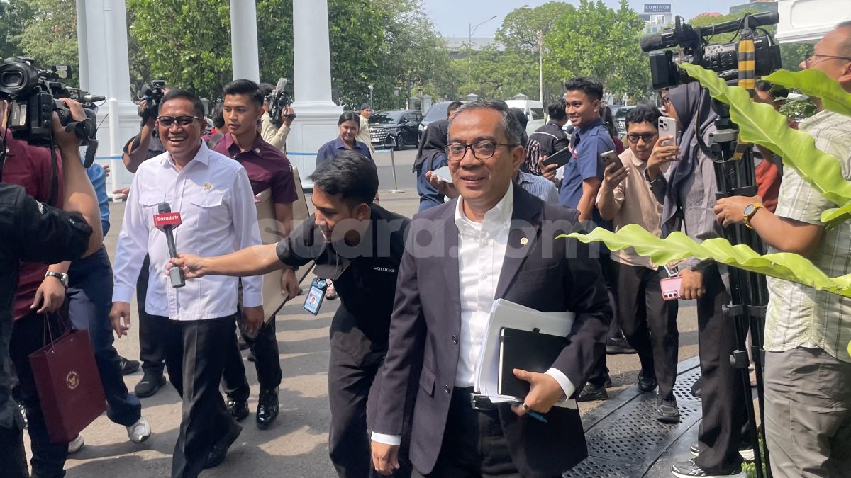 Sudah Sejam di Istana, Mendikti Saintek dan Gubernur URI Batal Rapat dengan Prabowo