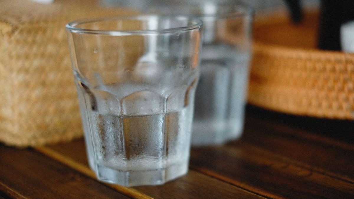 Mengapa Gelas Minuman Dingin Basah? Ini Penjelasan Ilmiahnya