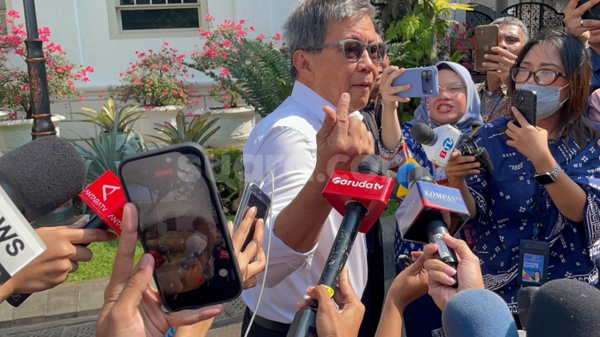 Rocky Gerung Beri Dua Finger Heart untuk Nilai Dua Tahun Pemerintahan Prabowo
