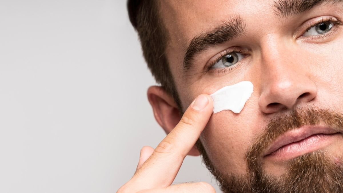 8 Cara Pakai Sunscreen untuk Pria Brewok agar Krim Tidak Menggumpal di Kumis