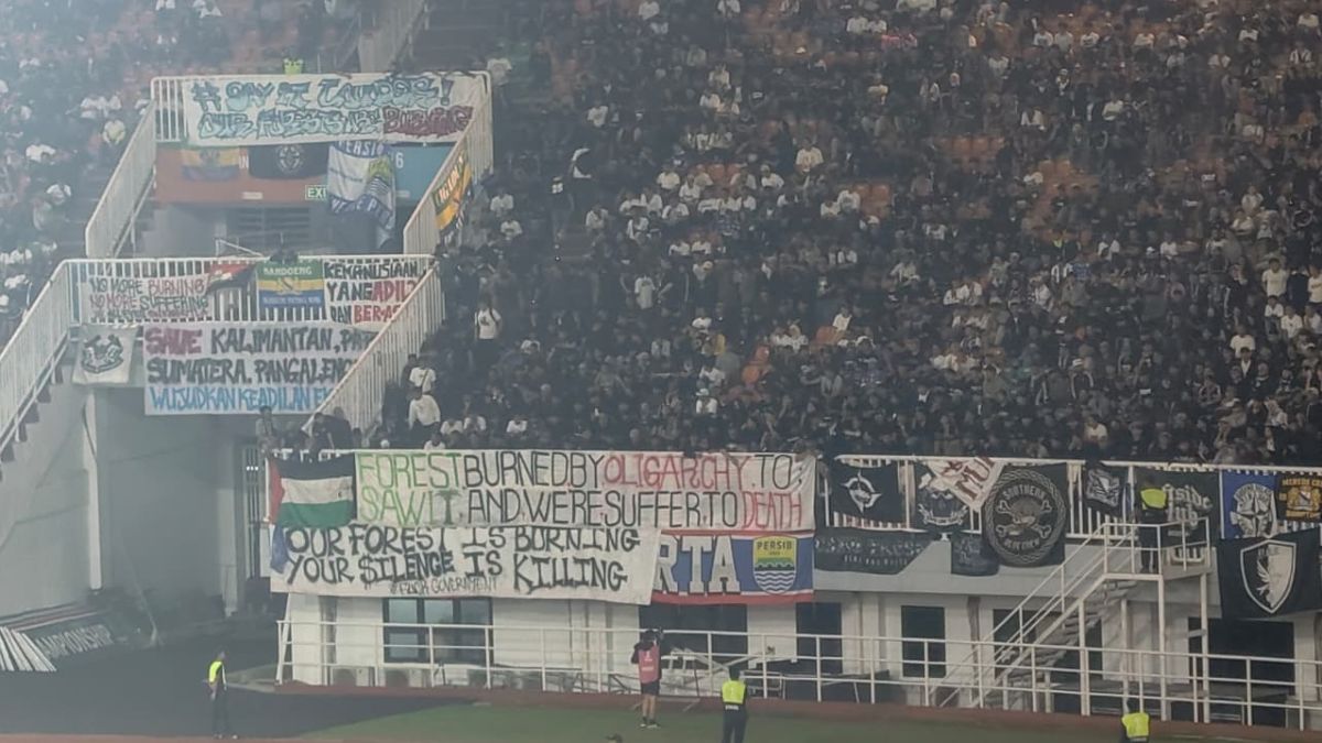 Garudayaksa vs Persib Bandung, Bobotoh Protes Kebakaran Hutan