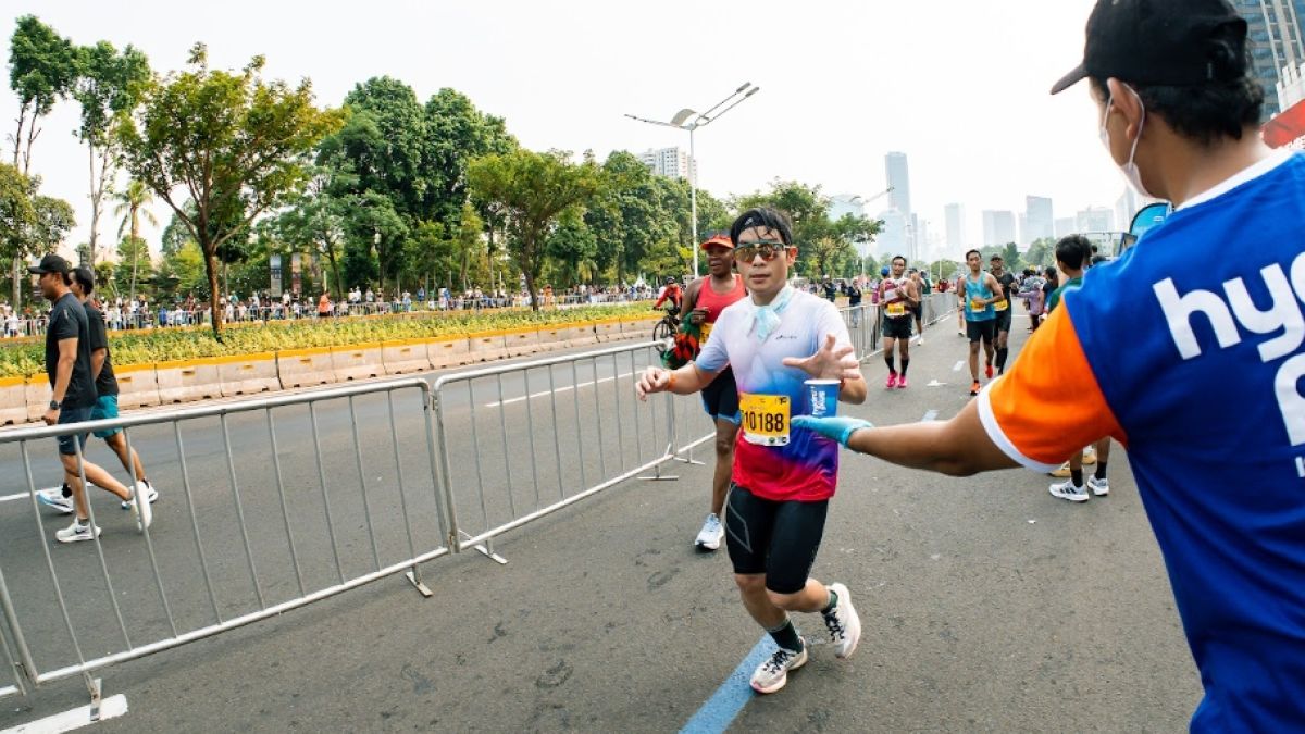 32 Titik Hidrasi Bantu Ribuan Runners JFR 2026 Taklukkan Panas Jakarta