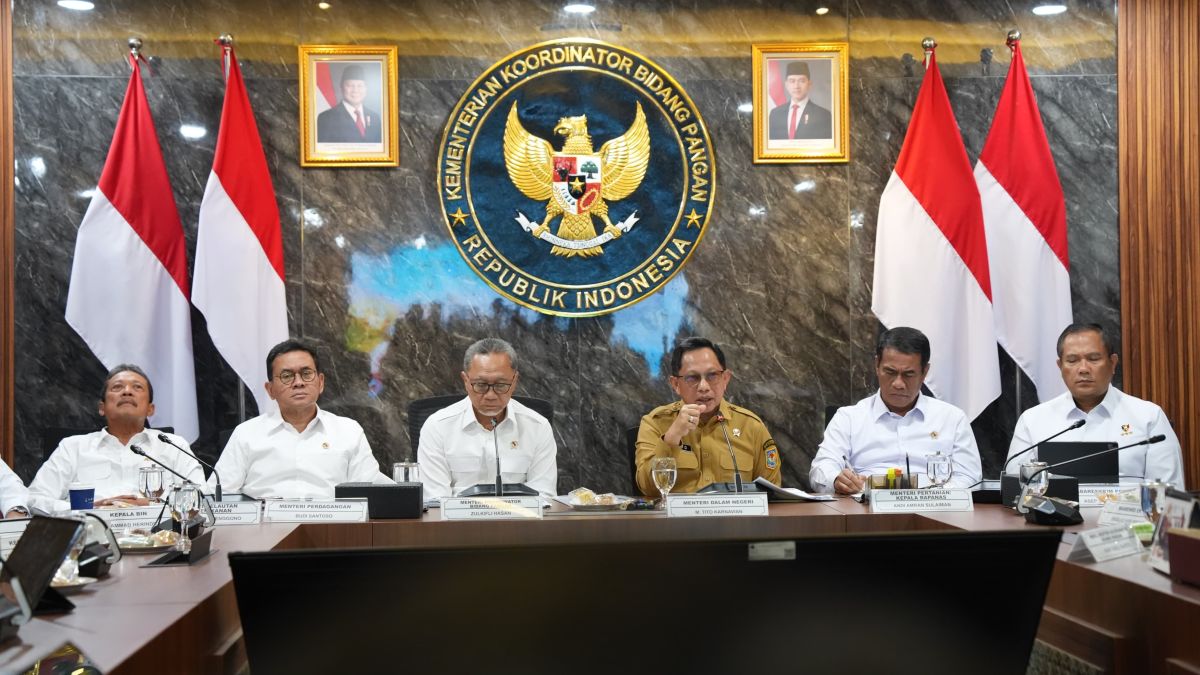 Jelang Natal dan Tahun Baru, Mendagri Tekankan Pentingnya Penyaluran Bansos & Operasi Pasar