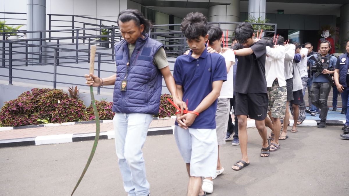 Tawuran Maut di Kebon Jeruk: 19 Orang Ditangkap, Pelaku Siram Air Keras Diburu