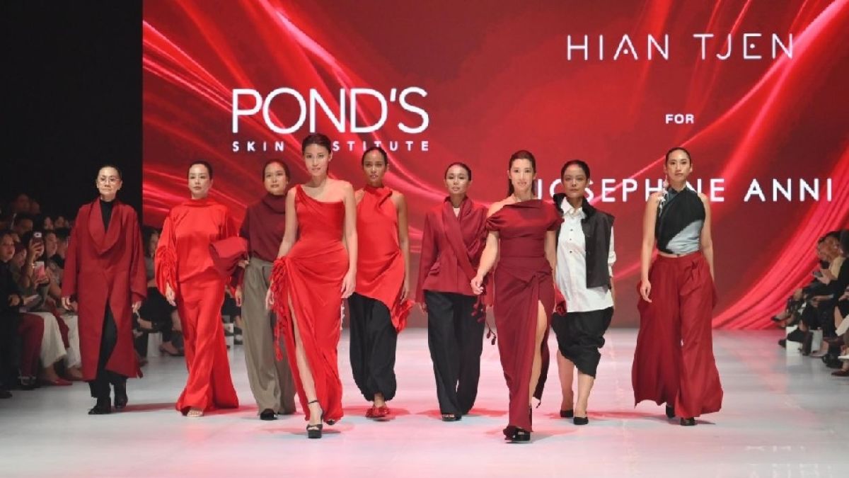 Jennifer Bachdim Jelang 40 Tahun, Kulit Terawat dan Pesona Elegannya di JFW 2027 Mencuri Perhatian