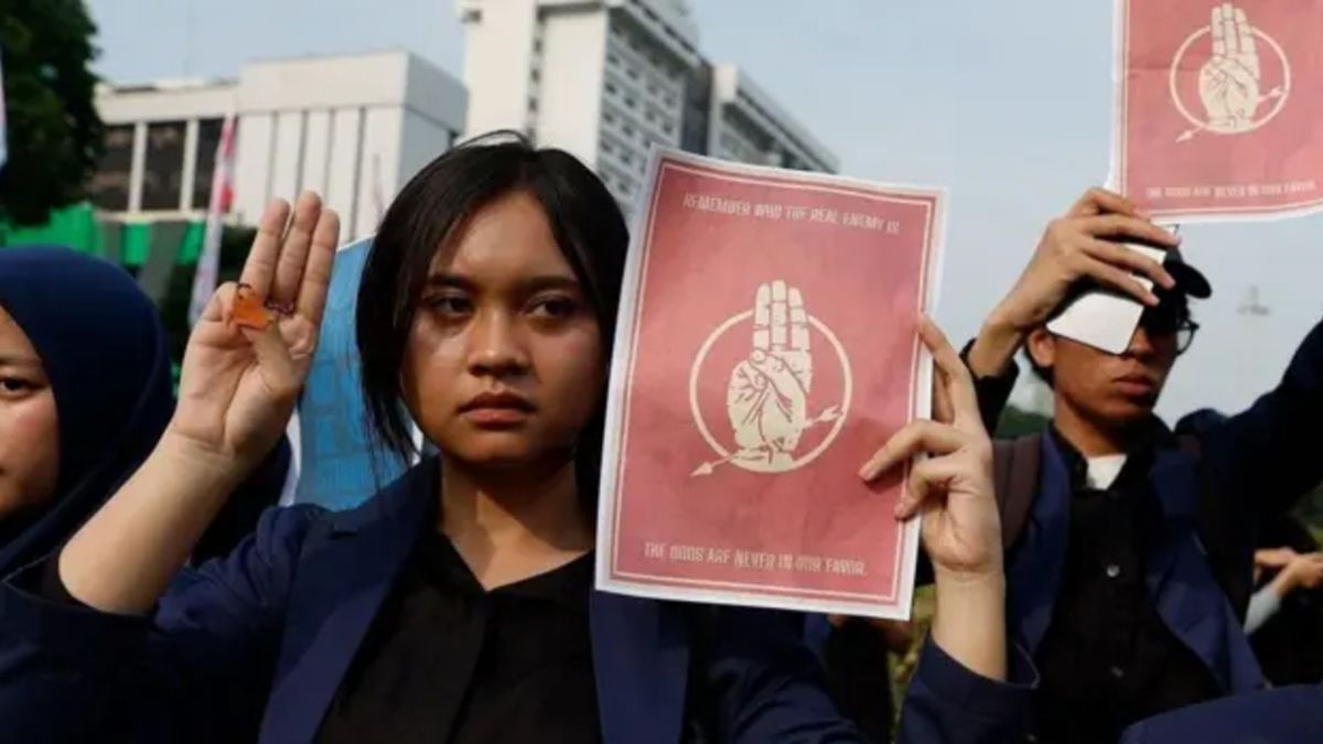 Simbol 3 Jari Three Finger Salute Demo Sumpah Pemuda 28 Oktober 2026, Apa Artinya?