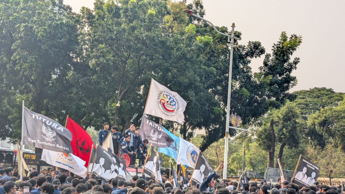 Sempat Tiga Kali Dihadang, Massa Mahasiswa Trisakti Tembus Patung Kuda Gelar Aksi