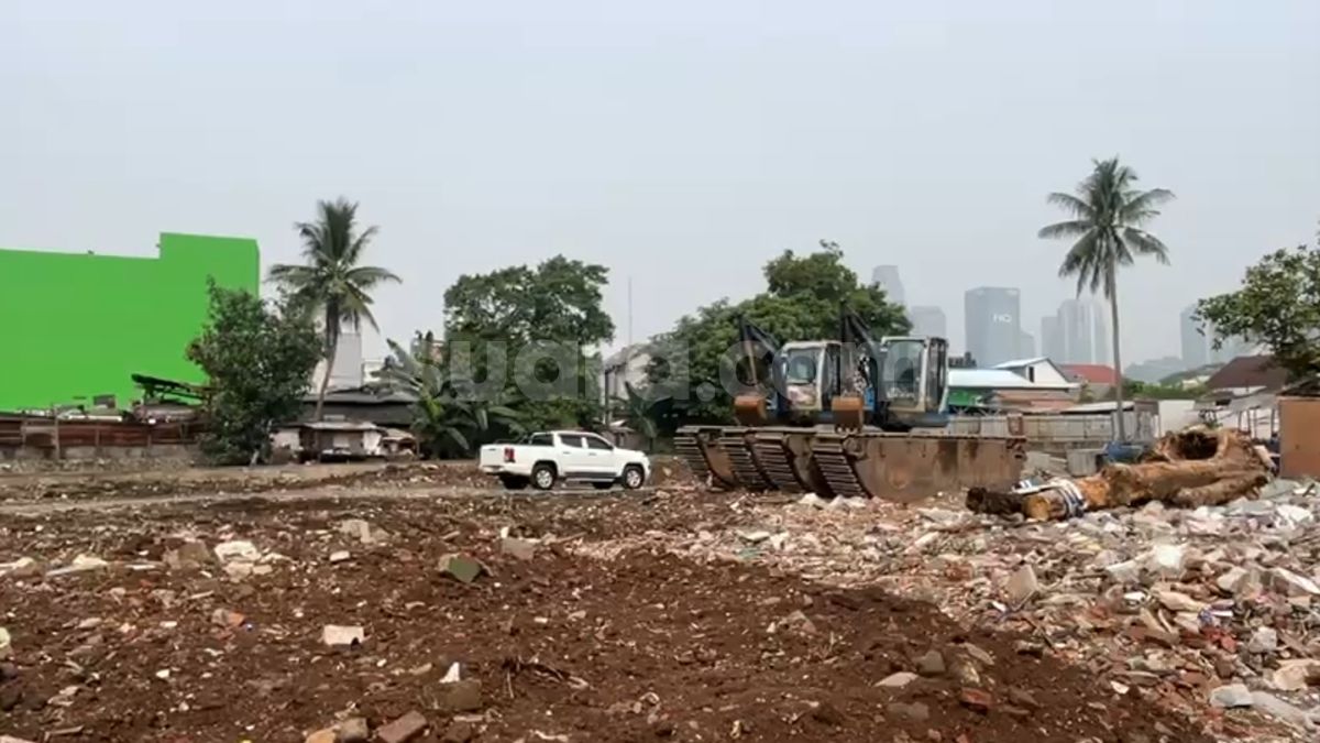 Titik Rawan Banjir Jaksel Dibenahi: Lumpur Kali Mampang Diangkat, Tanggul Diperkuat