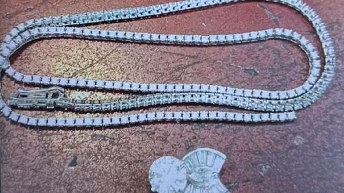 Drama Kalung Berlian Rp300 Juta Jatuh di Bandara Soetta yang Berakhir Manis
