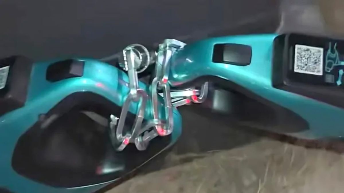 Charger Listrik BYD Dirantai Besi Diduga Akibat Persaingan Bisnis