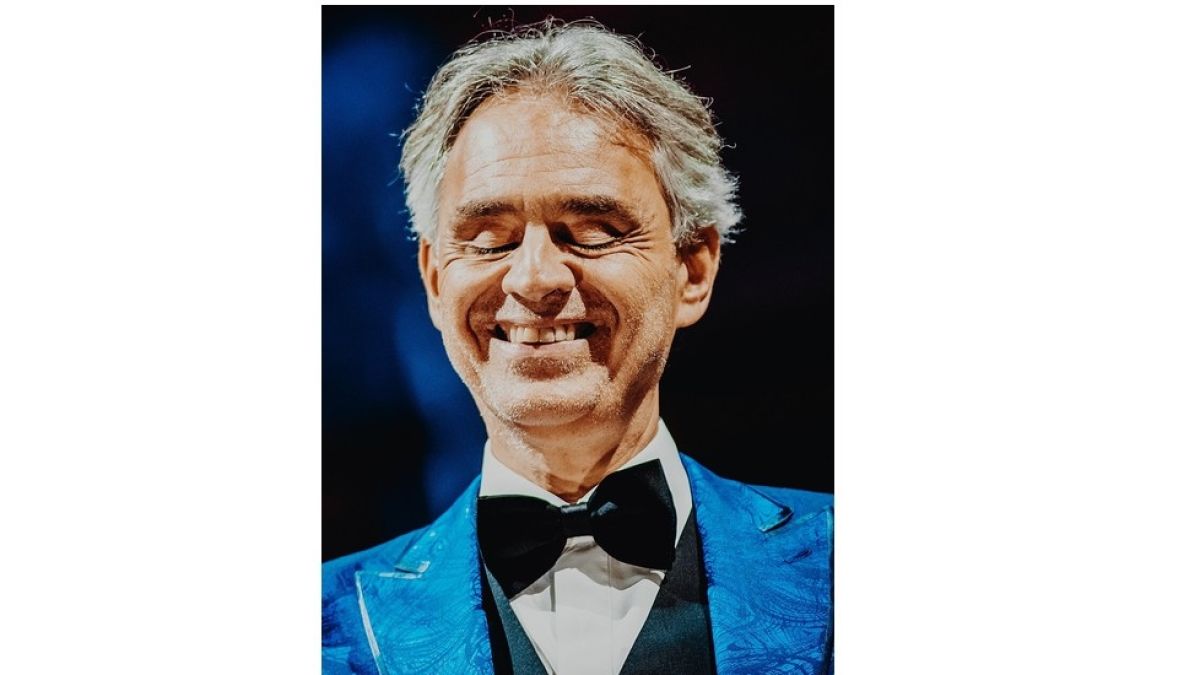 Konser di Borobudur, Andrea Bocelli Bawa Perdamaian & Misi Donasi 100.000 Sepatu Bagi Anak Palestina